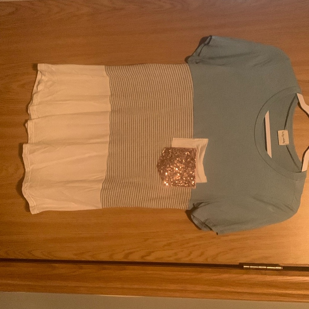 Color block shirt with rose gold sequin pocket